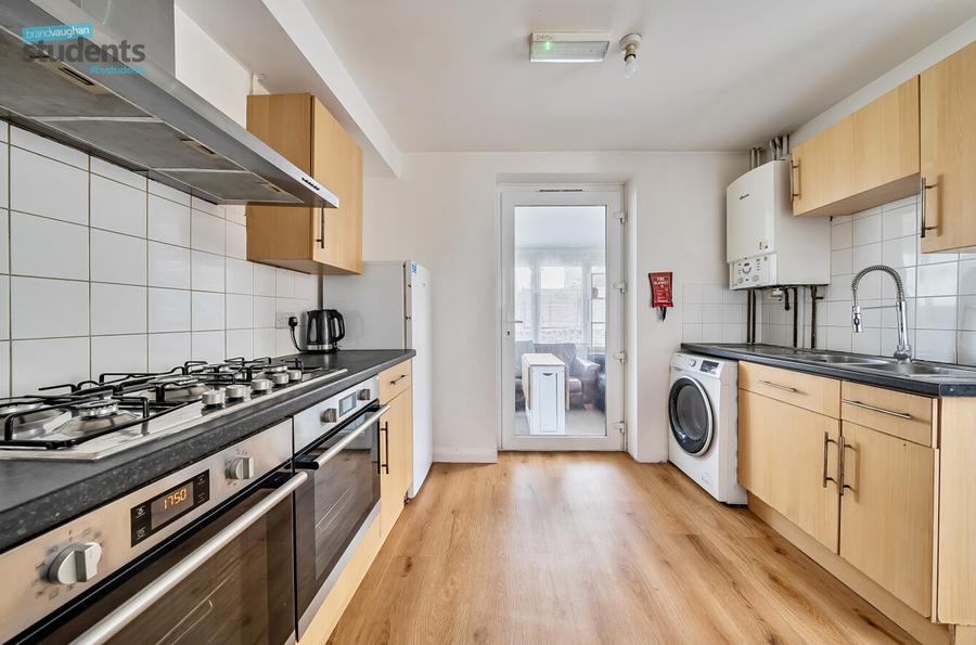 7 bedroom  terraced house to rent