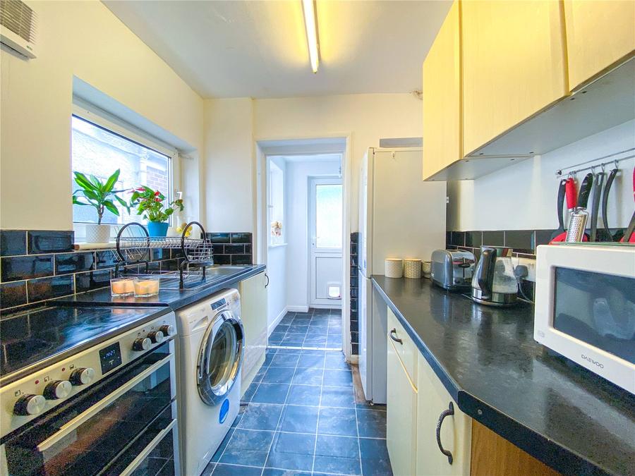 4 bedroom  semi-detached house to rent