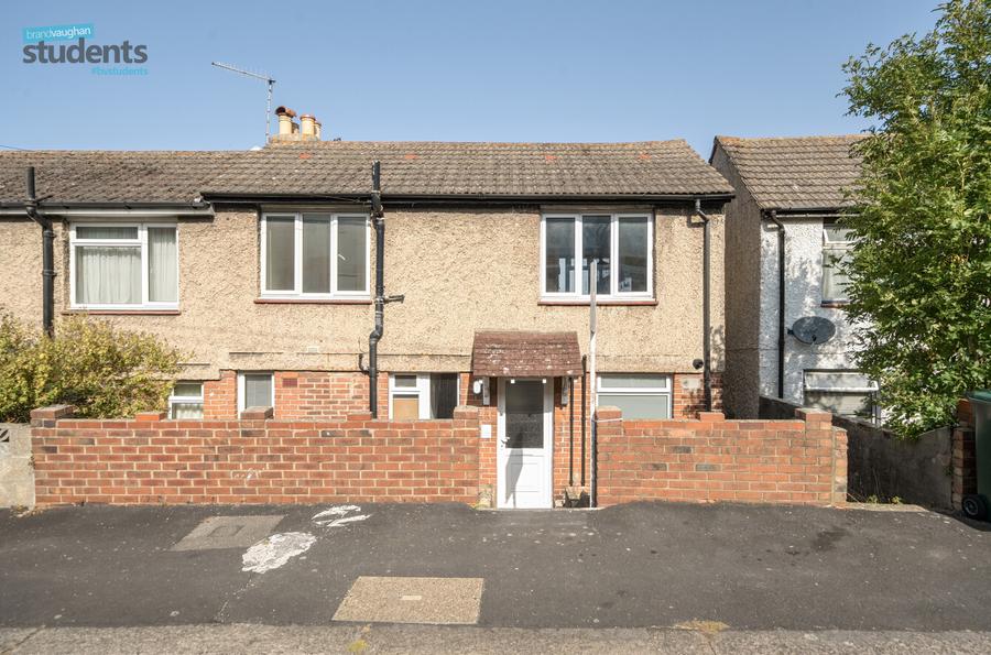 6 bedroom  terraced house to rent