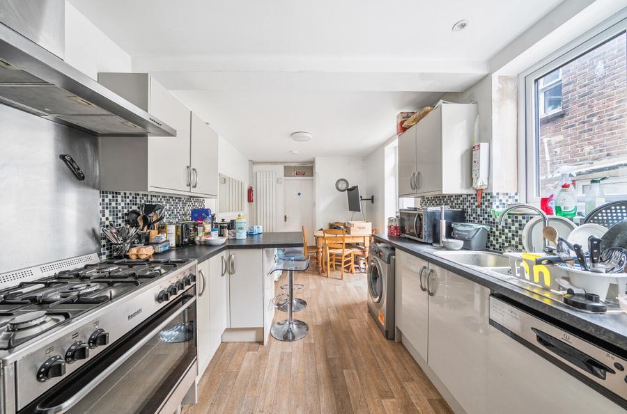5 bedroom  terraced house to rent