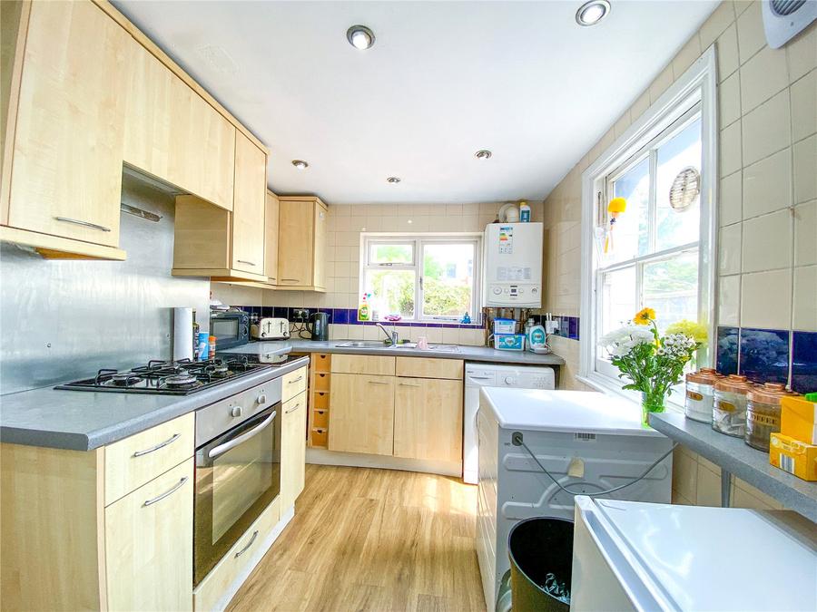 4 bedroom  terraced house to rent