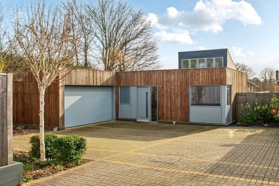 2 bedroom  detached house to rent