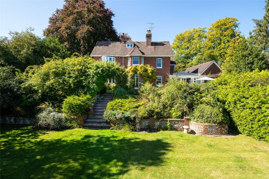 6 bedroom  detached house to rent