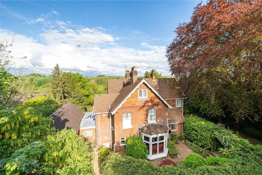 6 bedroom  detached house to rent