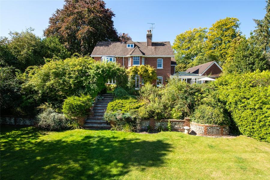 6 bedroom  detached house to rent