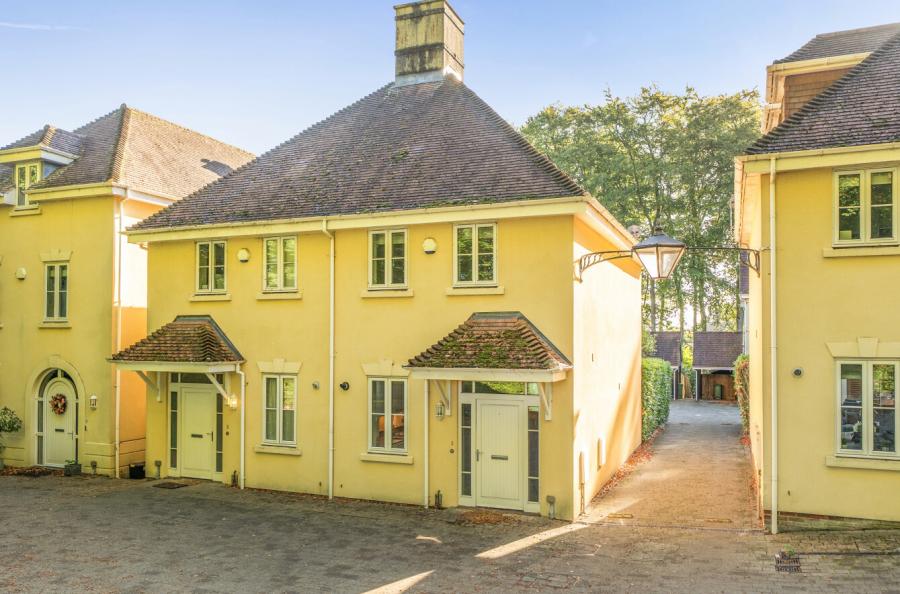 2 bedroom semi-detached house to rent