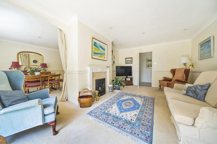 4 bedroom  detached bungalow to rent