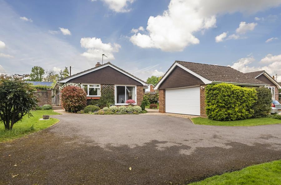 4 bedroom  detached bungalow to rent