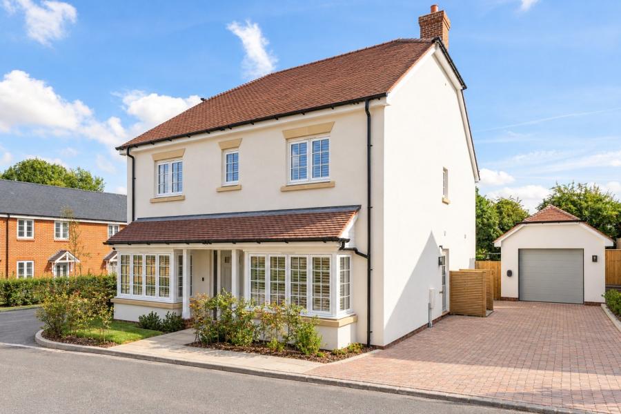 4 bedroom  detached house for sale