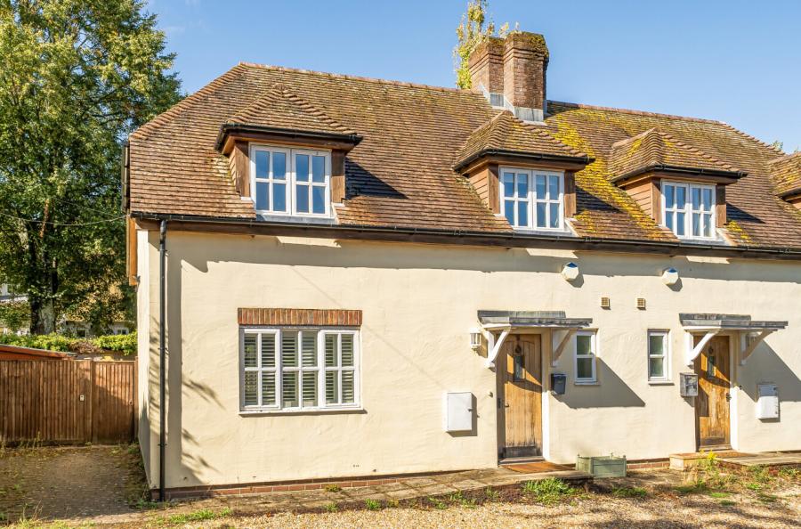 2 bedroom  semi-detached house for sale