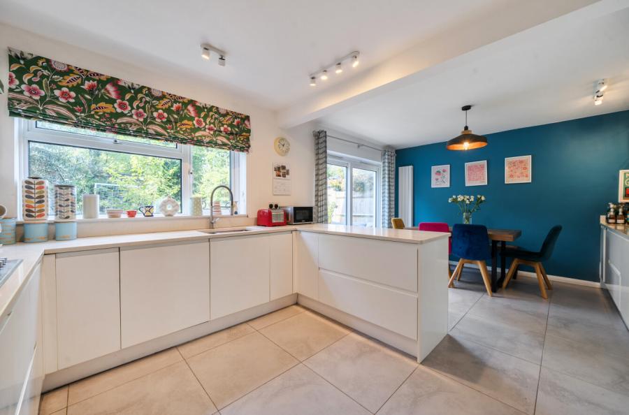 4 bedroom  detached house for sale