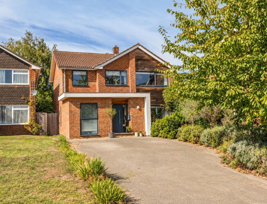 4 bedroom  detached house for sale