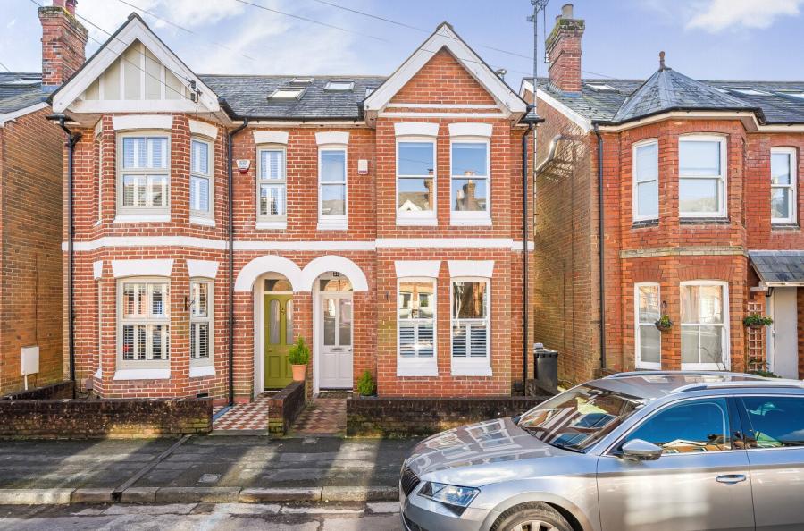 4 bedroom  semi-detached house for sale