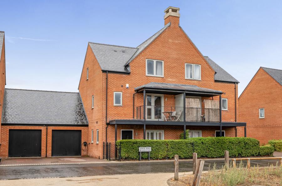 4 bedroom  semi-detached house for sale