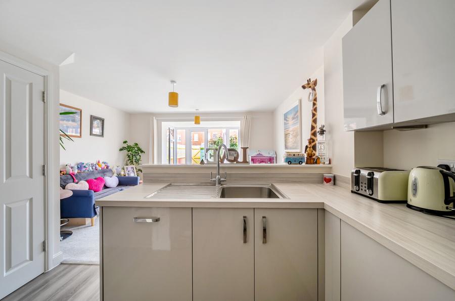 4 bedroom  semi-detached house for sale