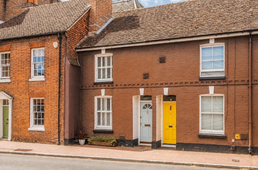 2 bedroom  terraced house for sale