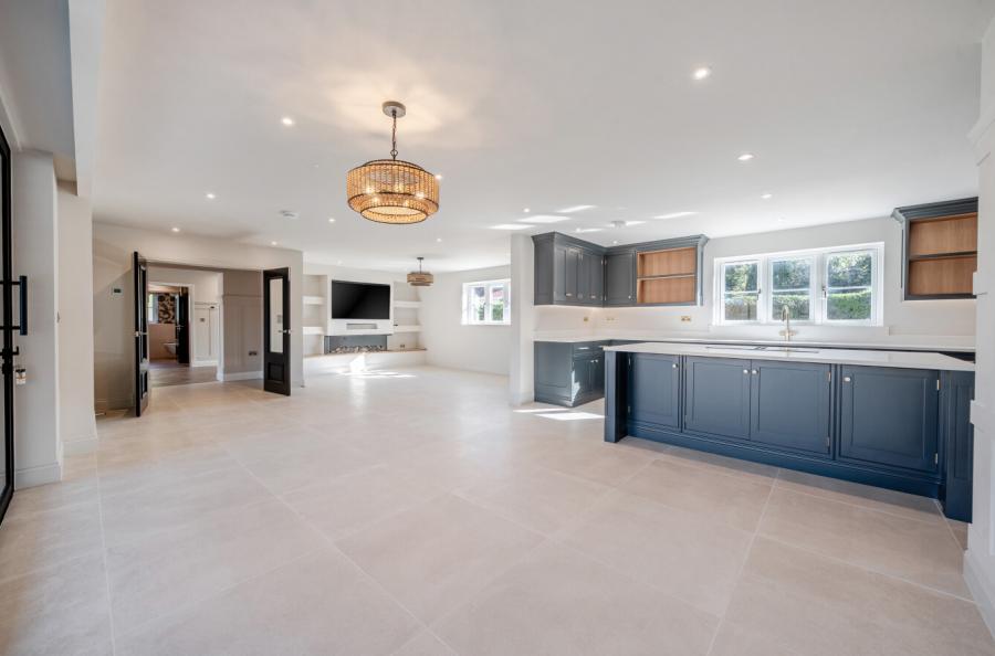 5 bedroom  detached house for sale