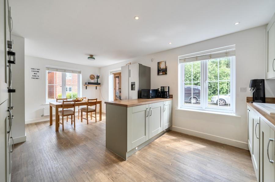4 bedroom  detached house for sale