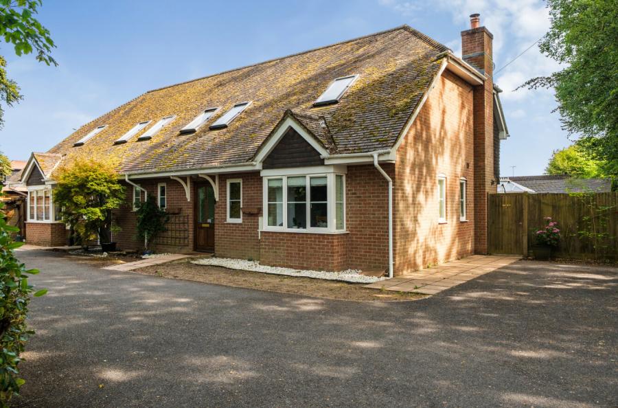 3 bedroom  semi-detached house for sale