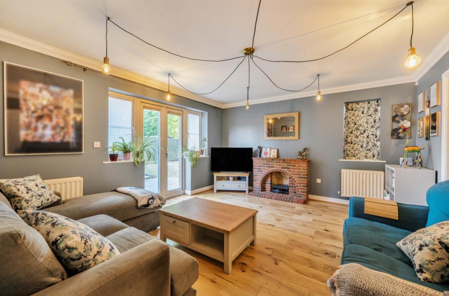 3 bedroom  semi-detached house for sale