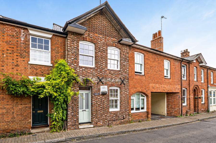 2 bedroom  terraced house for sale
