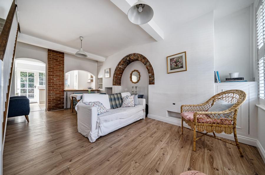 2 bedroom  terraced house for sale