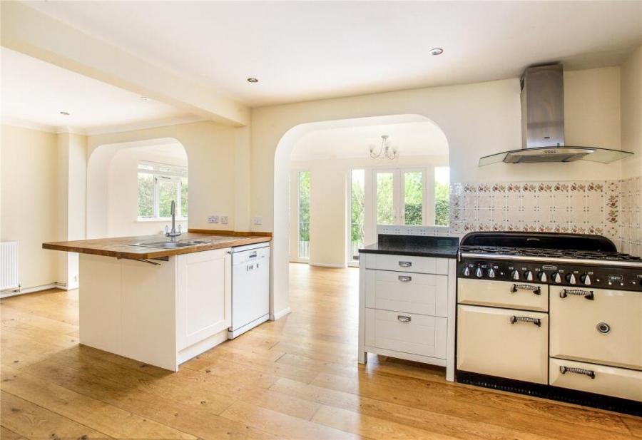 4 bedroom  detached house for sale