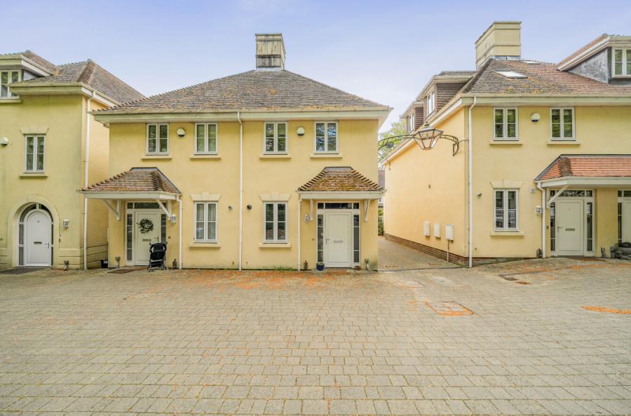 2 bedroom semi-detached house for sale