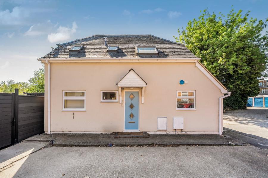 3 bedroom  detached house for sale