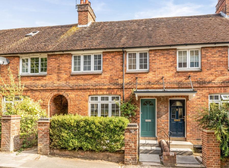 3 bedroom  terraced house for sale