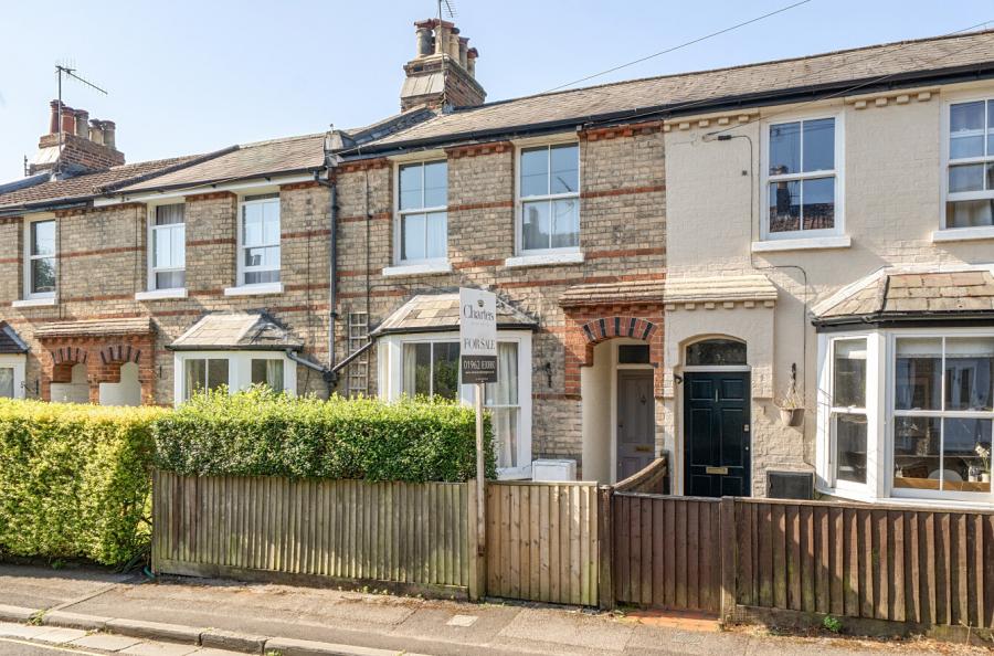 2 bedroom  terraced house for sale
