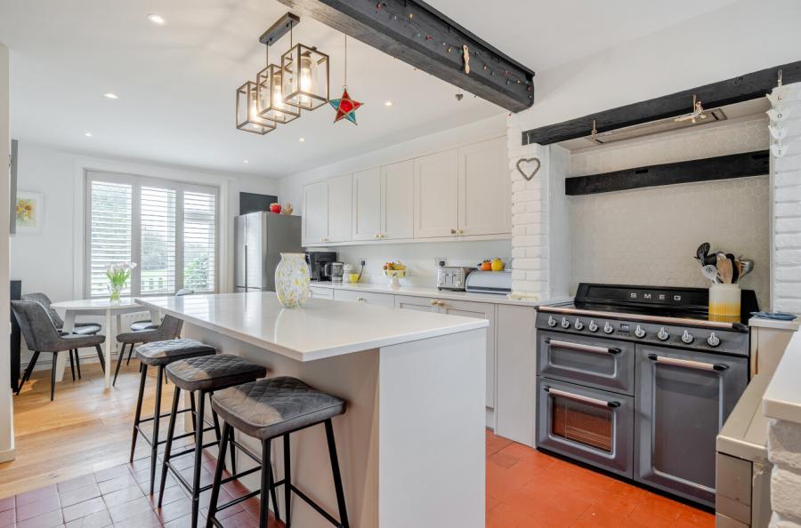 4 bedroom  semi-detached house for sale