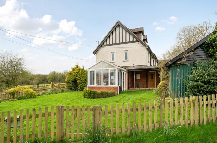4 bedroom  semi-detached house for sale