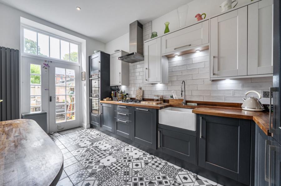 3 bedroom  terraced house for sale
