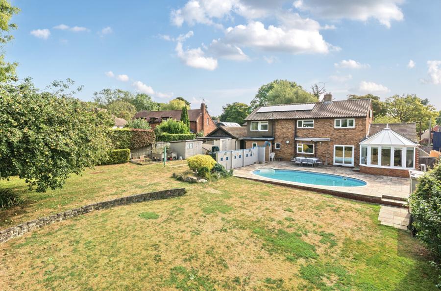 4 bedroom  detached house for sale