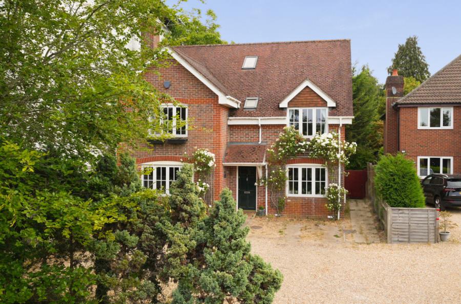 6 bedroom  detached house for sale
