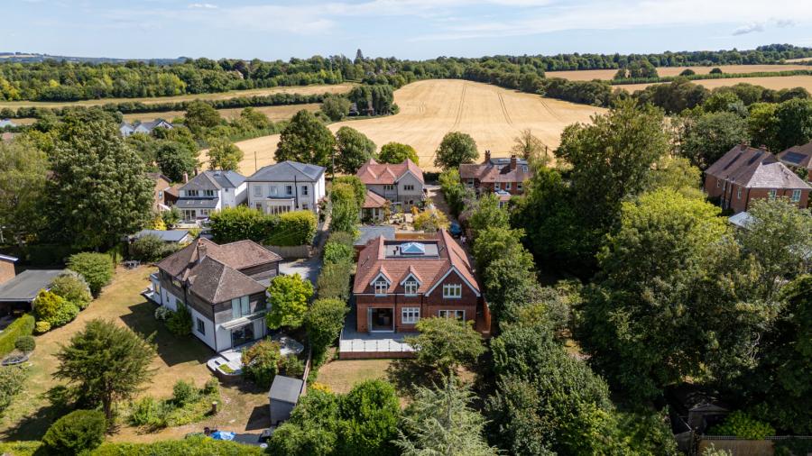 5 bedroom  detached house for sale