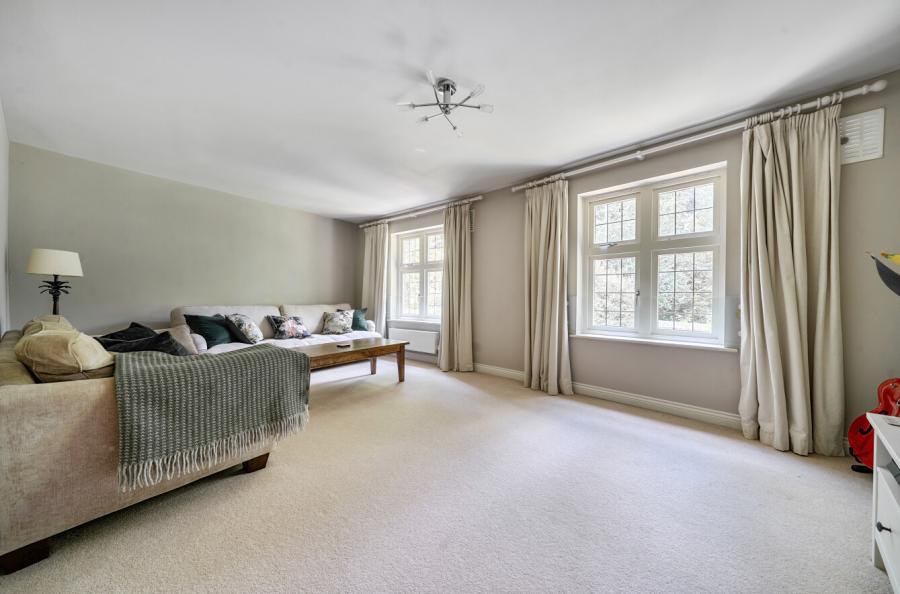 4 bedroom  terraced house for sale