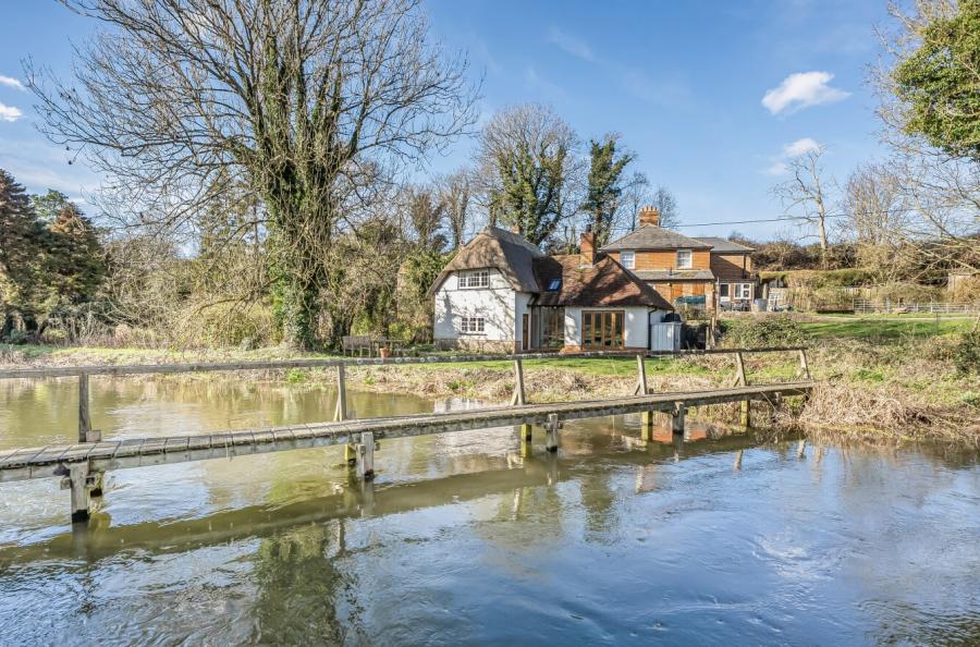 2 bedroom  detached house for sale