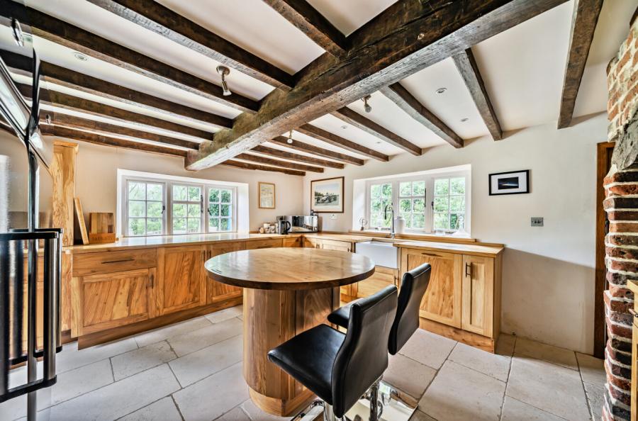 2 bedroom  detached house for sale