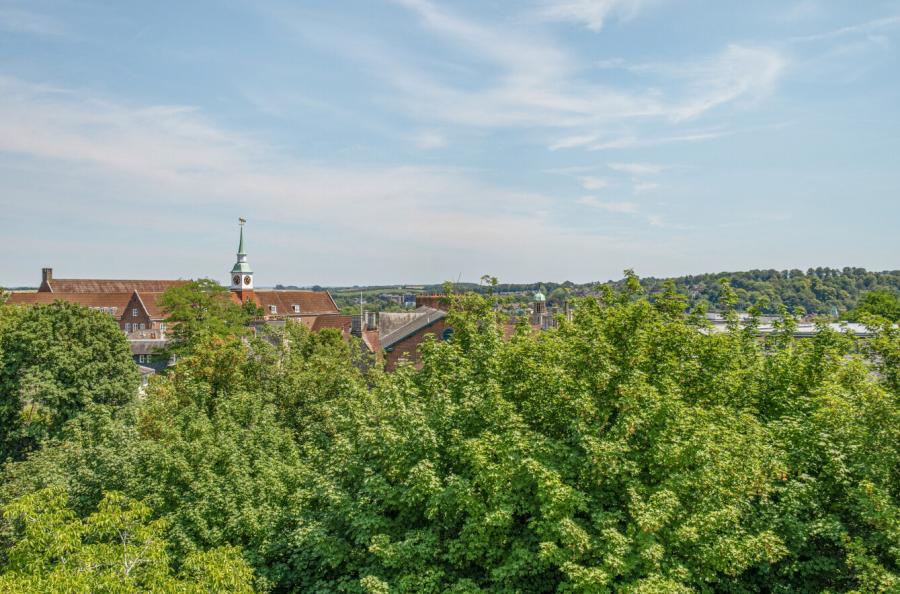 5 bedroom  terraced house for sale