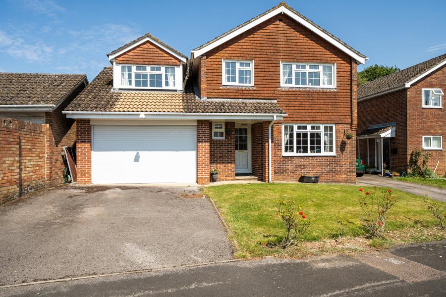 6 bedroom  detached house for sale