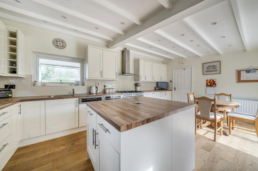 4 bedroom  detached house for sale