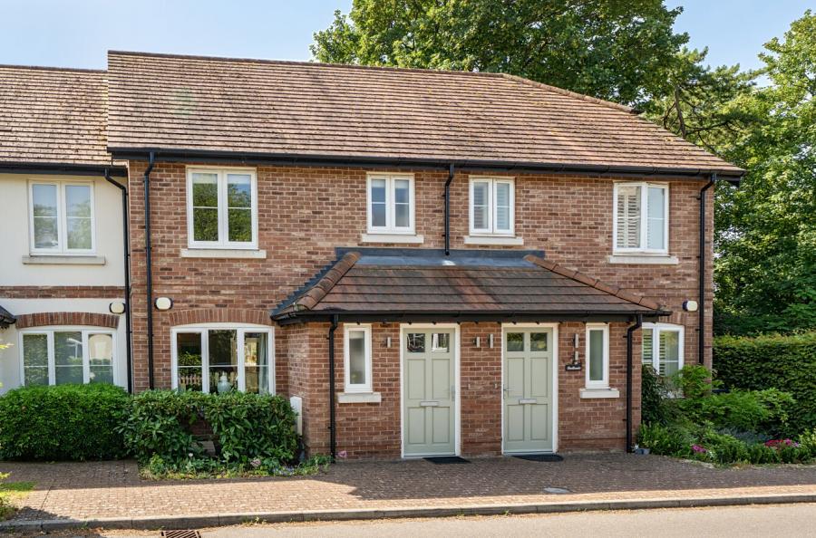 2 bedroom  terraced house for sale