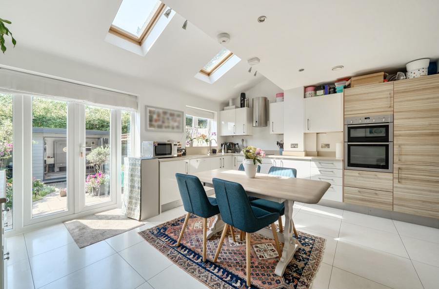 2 bedroom  terraced house for sale