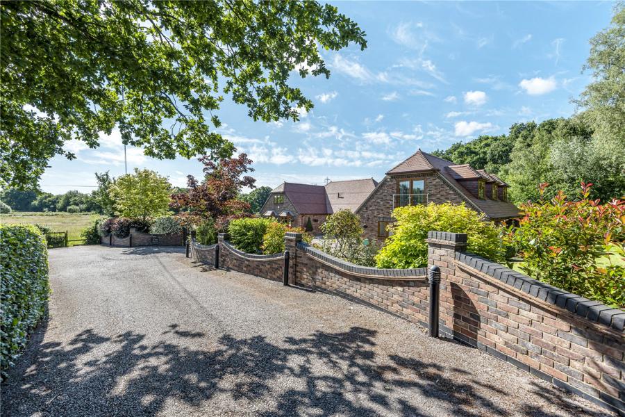 5 bedroom  detached house for sale