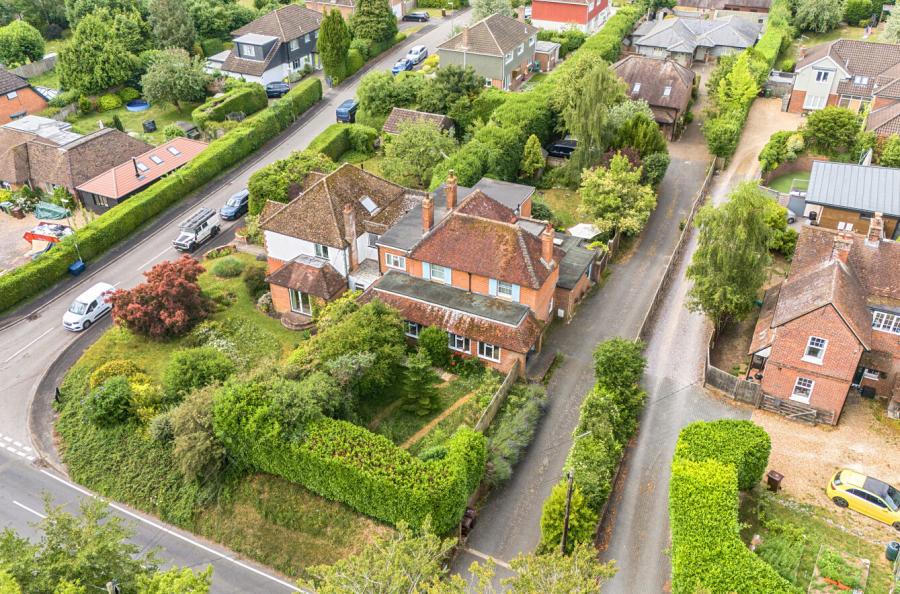 5 bedroom  detached house for sale