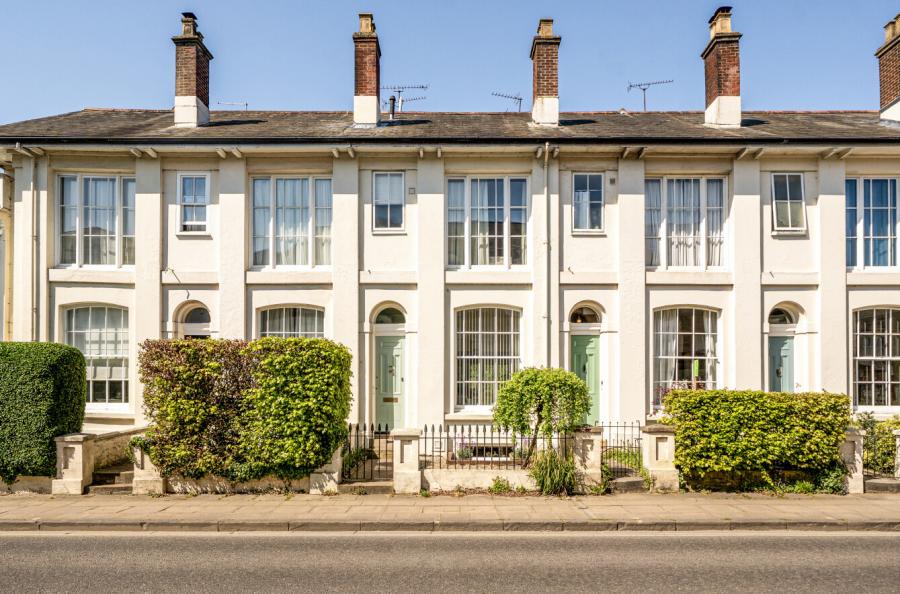 3 bedroom  terraced house for sale