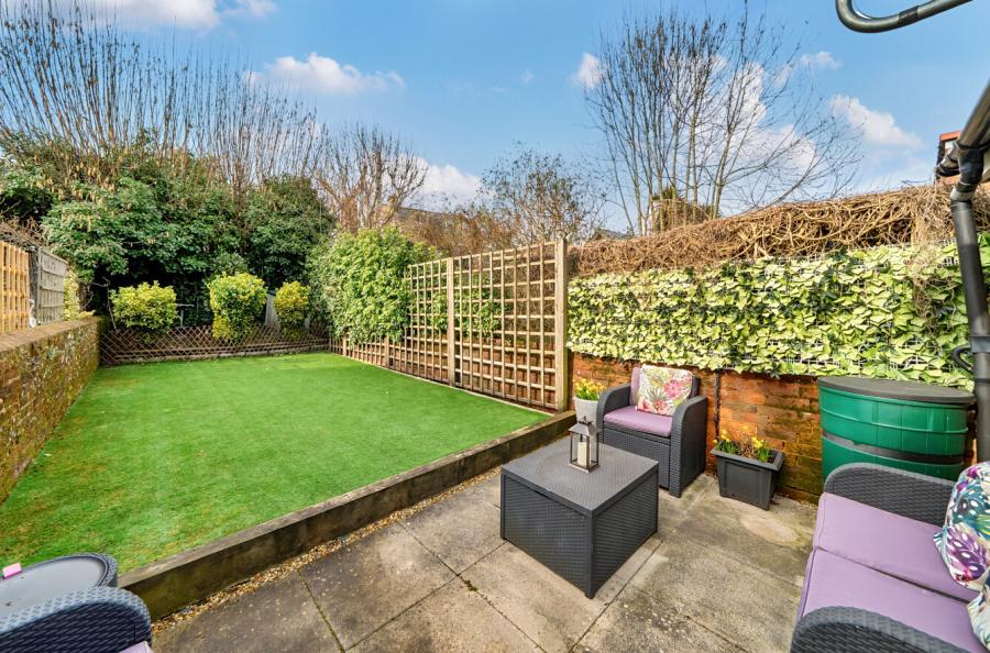 2 bedroom  terraced house for sale