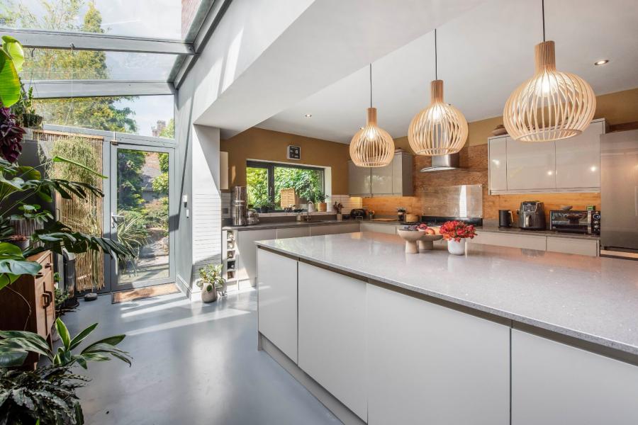 4 bedroom  detached house for sale